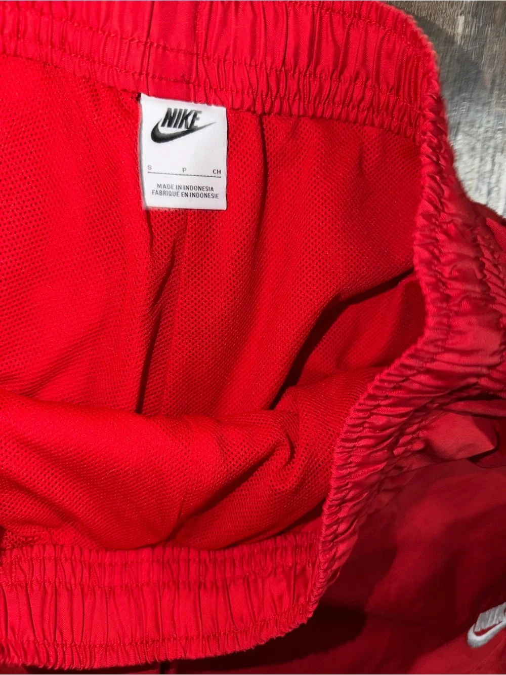 Nike sportswear woven flow mesh lined athletic shorts red men’s medium